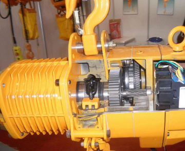 低速環(huán)鏈電動葫蘆群吊同步及安全監(jiān)控管理系統(tǒng)特點